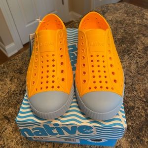 NIB Native Jefferson Kids size 13 - Marigold Orange and Sky Blue
